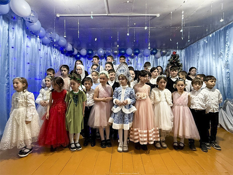 Школьный новогодний праздник.